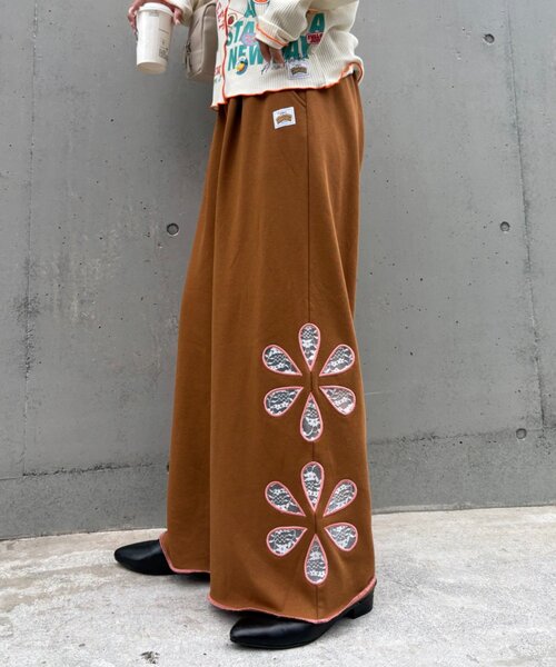 HELLO.SANFRANCISCO（ハローサンフランシスコ）の「★【HELLO.SANFRANCISCO/ハローサンフランシスコ】フラワーカットスウェットワイドパンツ（その他パンツ・レディース・グレー/ブラウン/パープル・MEDIUM/SMALL）」の2枚目の写真