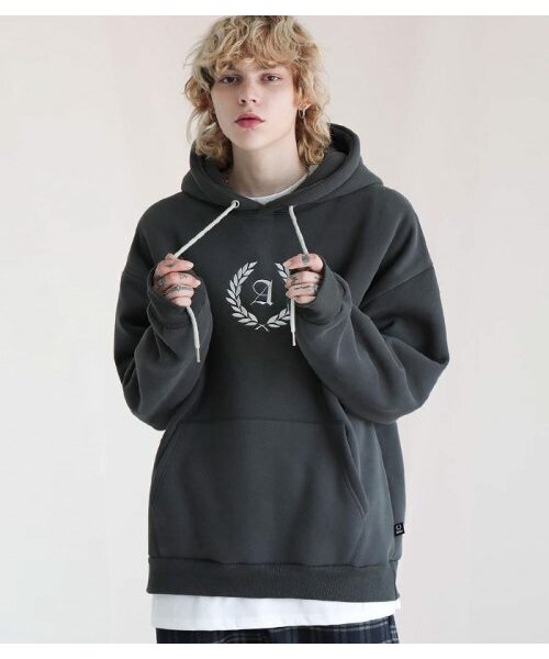 AVANDRESS(アバンドレス )の「IRON LAUREL OVERSIZED HOODIE BLACK(パーカー・メンズ・その他・3/2)」の4枚目の写真