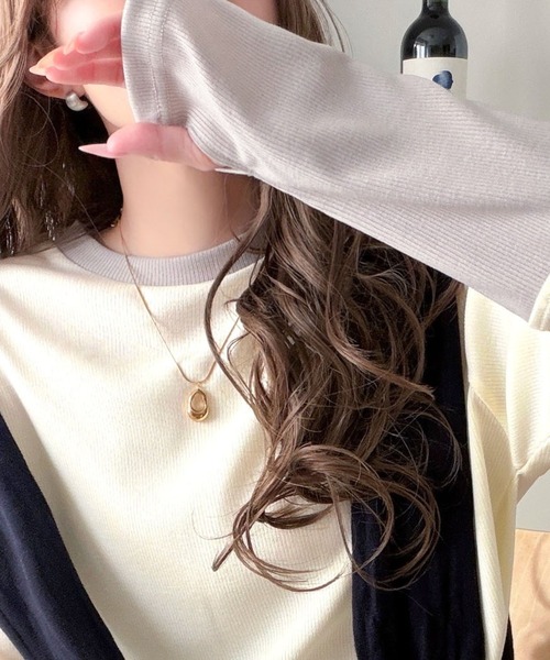 classicalelf(クラシカルエルフ)の「《9月上旬再入荷!予約受付中》レイヤード見えで仕上げる、きれいめモード。指穴(サムホール)付き袖配色切り替えテレコプルオーバー(長袖)(Tシャツ/カットソー・レディース・ブラウン/チャコール/グレー/アイボリー・X-LARGE/SMALL/MEDIUM/LARGE)」の2枚目の写真