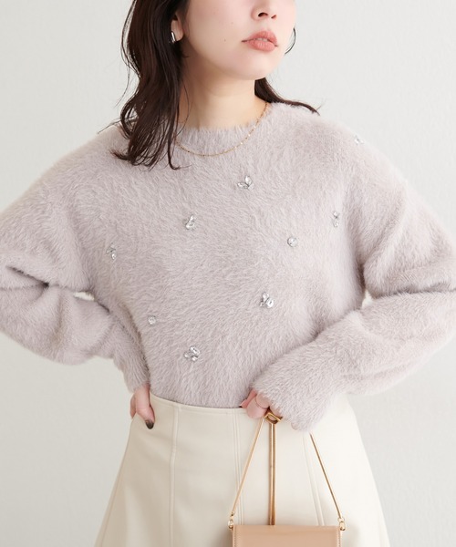 natural couture（ナチュラルクチュール）の「ふんわりシャギービジューニット（ニット/セーター・レディース・チャコールグレー/オフホワイト/ライトグレー・FREE）」の2枚目の写真