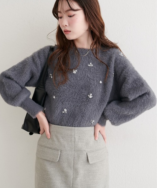 natural couture（ナチュラルクチュール）の「ふんわりシャギービジューニット（ニット/セーター・レディース・チャコールグレー/オフホワイト/ライトグレー・FREE）」の4枚目の写真