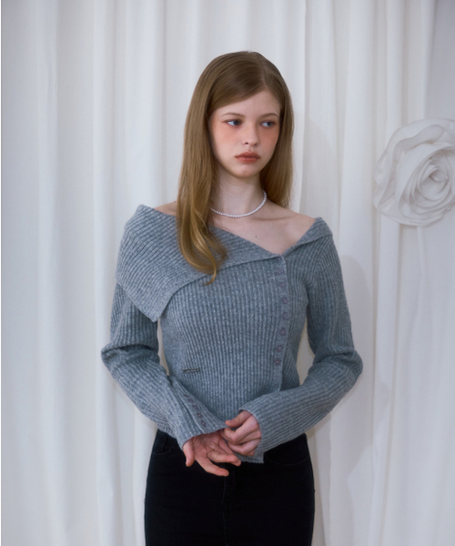 ROSEFRANTZ（ロゼフランツ）の「Unbalance Collar Button Knit [Gray]（ニット/セーター・レディース・アッシュグレー・FREE）」の5枚目の写真