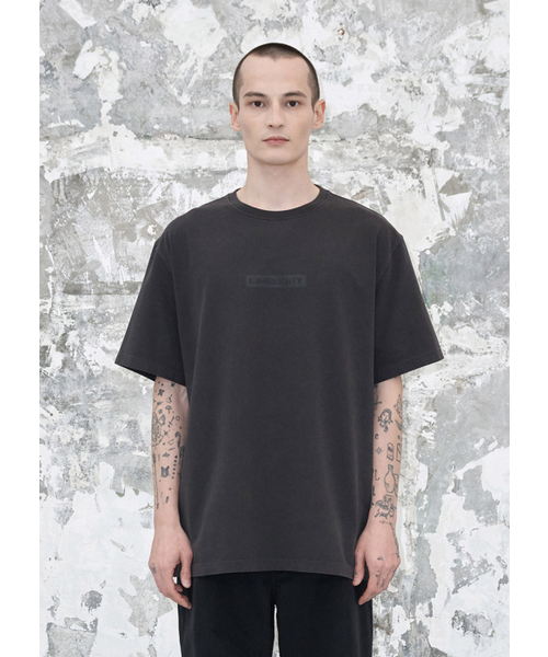 LIMELIGHT APPAREL(ライムライトアパレル)の「アパレルピグメントボックスロゴTシャツ(ブラック/ブラック)(Tシャツ/カットソー・メンズ・その他・SMALL/MEDIUM/LARGE/X-LARGE)」の1枚目の写真