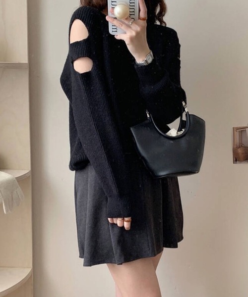 SPIGA（スピーガ）の「肌見せｵﾌｼｮﾙ風ﾆｯﾄ（ニット/セーター・レディース・グリーン/ホワイト/ブラック/グレー/レッド/ピンク・FREE）」の3枚目の写真