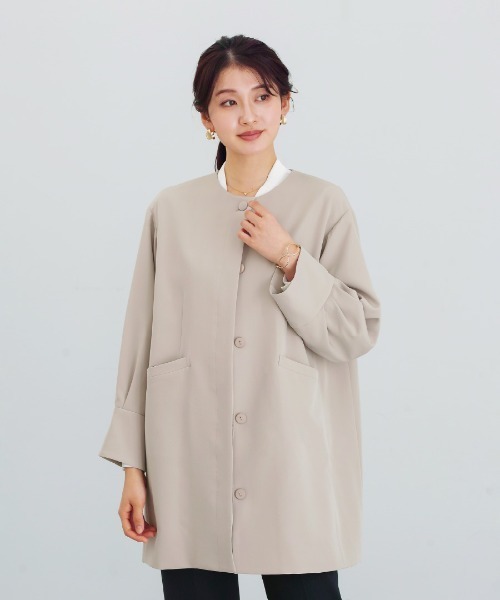 White Collection(ホワイトコレクション)の「多機能すぎるコート【UVカット・速乾・接触冷感・防シワ・ストレッチ・洗える】ダブルピケクロス・ボリューム袖コクーンシルエットライトコート(ノーカラーコート・レディース・ネイビー/グレイッシュベージュ/ブラック・M/L)」の1枚目の写真