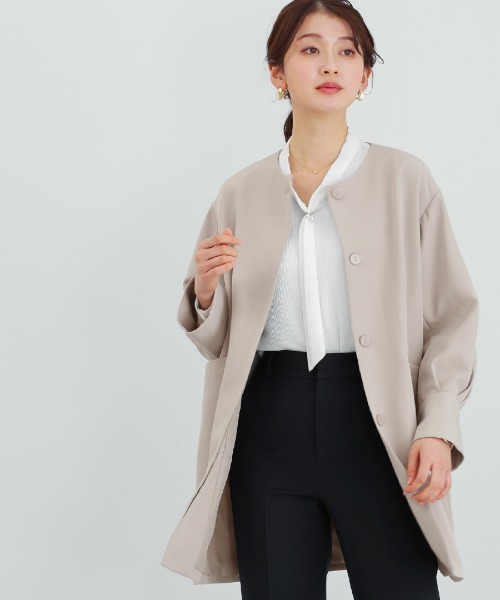 White Collection(ホワイトコレクション)の「多機能すぎるコート【UVカット・速乾・接触冷感・防シワ・ストレッチ・洗える】ダブルピケクロス・ボリューム袖コクーンシルエットライトコート(ノーカラーコート・レディース・ネイビー/グレイッシュベージュ/ブラック・M/L)」の5枚目の写真