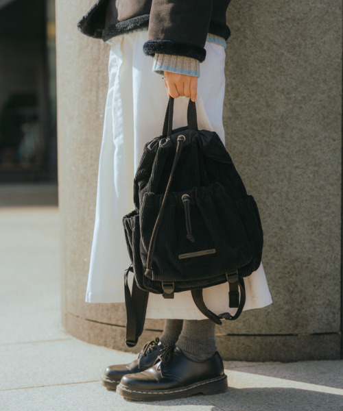 RAWROW（ロウロウ）の「コーデュロイストリングミニバックパック212 [3色]（バックパック/リュック・レディース・ブラック/グレー/ホワイト・FREE）」の9枚目の写真