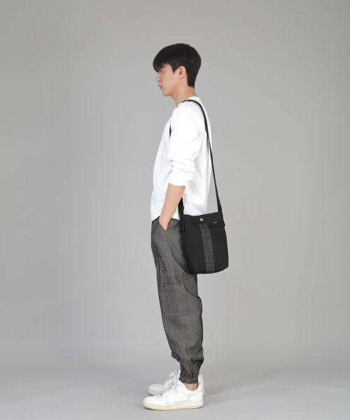 SAINTCREW(セントクルー)の「ボールドライン Mサイズ クロスバッグ LMC-128 ブラックデニムブラック(メッセンジャーバッグ・メンズ・その他・フリー)」の4枚目の写真
