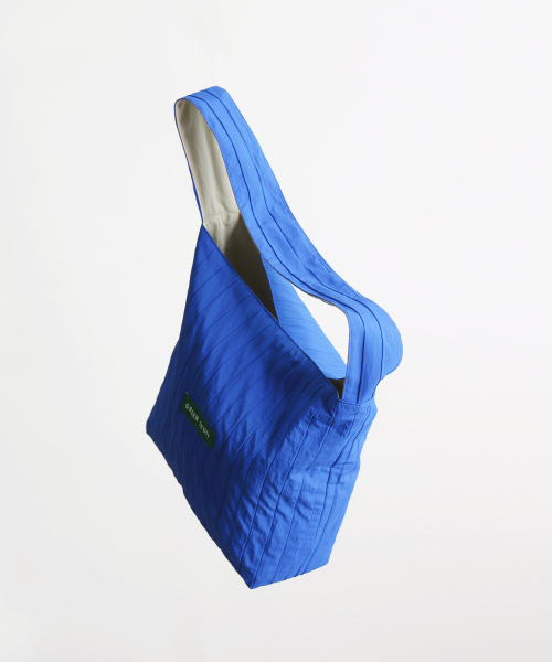 GREEN STUFF(グリーンスタッフ)の「seem full bag 62 - volume line blue(ショルダーバッグ・レディース・その他・FREE)」の5枚目の写真
