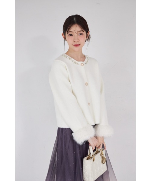 tocco closet(トッコ クローゼット)の「【ZOZO限定】ファー付きパールビジュー装飾シャギーニットジャケット(ノーカラージャケット・レディース・ホワイト/ブラック・M)」の6枚目の写真