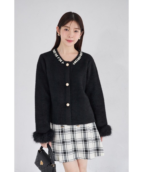 tocco closet(トッコ クローゼット)の「【ZOZO限定】ファー付きパールビジュー装飾シャギーニットジャケット(ノーカラージャケット・レディース・ホワイト/ブラック・M)」の12枚目の写真
