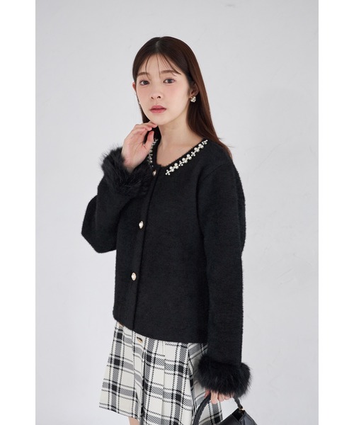 tocco closet(トッコ クローゼット)の「【ZOZO限定】ファー付きパールビジュー装飾シャギーニットジャケット(ノーカラージャケット・レディース・ホワイト/ブラック・M)」の14枚目の写真