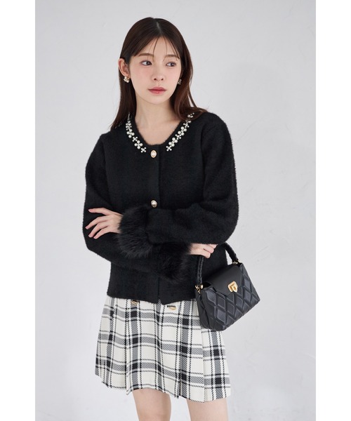 tocco closet(トッコ クローゼット)の「【ZOZO限定】ファー付きパールビジュー装飾シャギーニットジャケット(ノーカラージャケット・レディース・ホワイト/ブラック・M)」の13枚目の写真