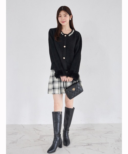 tocco closet(トッコ クローゼット)の「【ZOZO限定】ファー付きパールビジュー装飾シャギーニットジャケット(ノーカラージャケット・レディース・ホワイト/ブラック・M)」の11枚目の写真