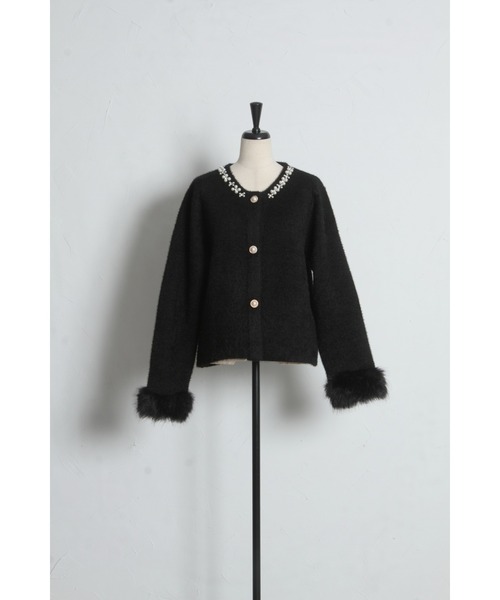 tocco closet(トッコ クローゼット)の「【ZOZO限定】ファー付きパールビジュー装飾シャギーニットジャケット(ノーカラージャケット・レディース・ホワイト/ブラック・M)」の18枚目の写真
