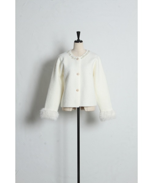 tocco closet(トッコ クローゼット)の「【ZOZO限定】ファー付きパールビジュー装飾シャギーニットジャケット(ノーカラージャケット・レディース・ホワイト/ブラック・M)」の19枚目の写真