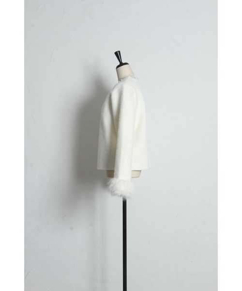 tocco closet(トッコ クローゼット)の「【ZOZO限定】ファー付きパールビジュー装飾シャギーニットジャケット(ノーカラージャケット・レディース・ホワイト/ブラック・M)」の20枚目の写真