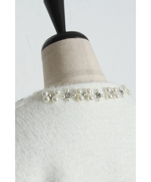 tocco closet(トッコ クローゼット)の「【ZOZO限定】ファー付きパールビジュー装飾シャギーニットジャケット(ノーカラージャケット・レディース・ホワイト/ブラック・M)」の22枚目の写真