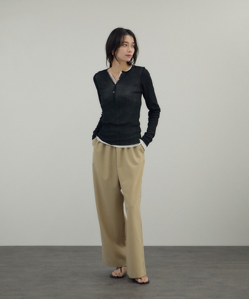 SALON adam et rope'(サロン アダム エ ロペ)の「鹿の子フライスヘンリーネックプルオーバー(Tシャツ/カットソー・レディース・ブラック/サックスブルー/オフホワイト・FREE)」の6枚目の写真