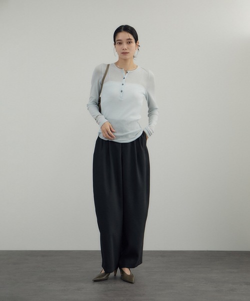 SALON adam et rope'(サロン アダム エ ロペ)の「鹿の子フライスヘンリーネックプルオーバー(Tシャツ/カットソー・レディース・ブラック/サックスブルー/オフホワイト・FREE)」の8枚目の写真