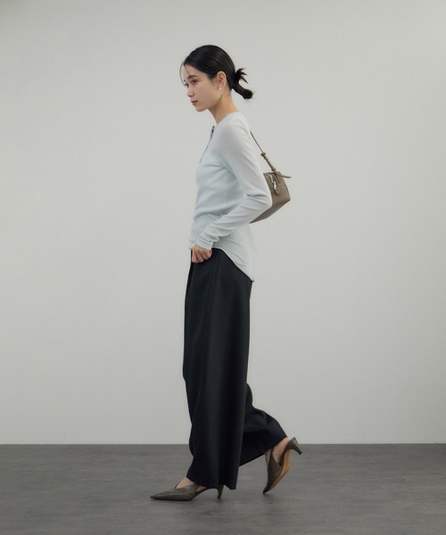 SALON adam et rope'(サロン アダム エ ロペ)の「鹿の子フライスヘンリーネックプルオーバー(Tシャツ/カットソー・レディース・ブラック/サックスブルー/オフホワイト・FREE)」の16枚目の写真