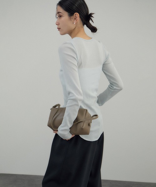 SALON adam et rope'(サロン アダム エ ロペ)の「鹿の子フライスヘンリーネックプルオーバー(Tシャツ/カットソー・レディース・ブラック/サックスブルー/オフホワイト・FREE)」の18枚目の写真