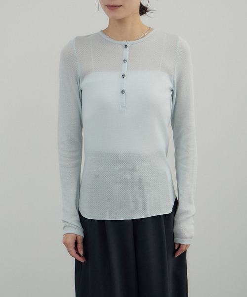 SALON adam et rope'(サロン アダム エ ロペ)の「鹿の子フライスヘンリーネックプルオーバー(Tシャツ/カットソー・レディース・ブラック/サックスブルー/オフホワイト・FREE)」の20枚目の写真