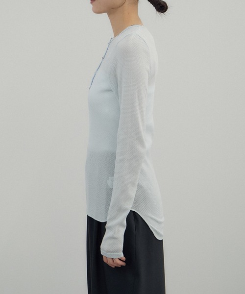 SALON adam et rope'(サロン アダム エ ロペ)の「鹿の子フライスヘンリーネックプルオーバー(Tシャツ/カットソー・レディース・ブラック/サックスブルー/オフホワイト・FREE)」の21枚目の写真