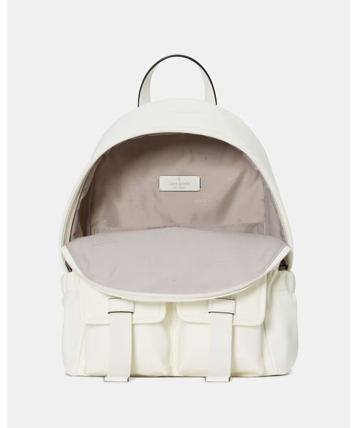 kate spade new york（ケイトスペード ニューヨーク）の「カーター ナイロン ミディアム カーゴ バックパック（バックパック/リュック・レディース・ホワイト・ONESIZE）」の4枚目の写真