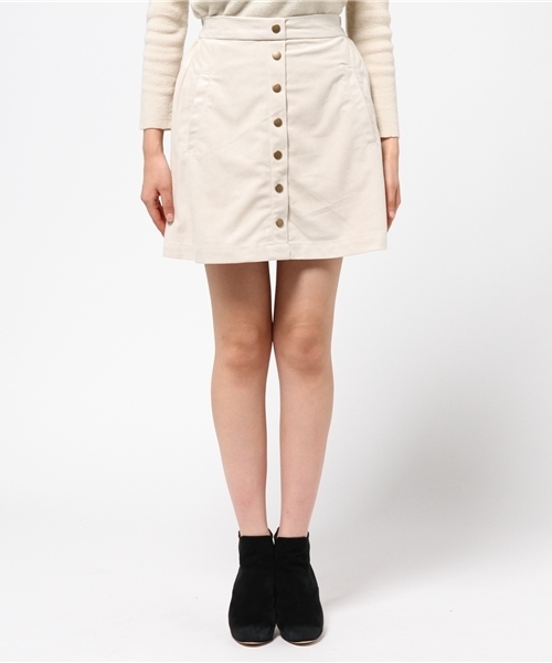 one after another NICE CLAUP（ワンアフターアナザーナイスクラップ）の「【ナイスクラップ】スエード前釦スカート（スカート・レディース・アイボリー/キャメル/カーキ・FREE）」の4枚目の写真