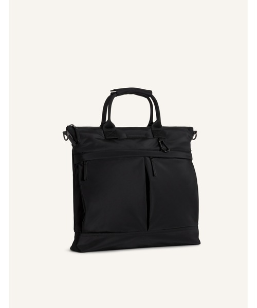 Maison Kitsune(メゾンキツネ)の「NYLON TOTE(ショルダーバッグ・メンズ・ブラック・U)」の3枚目の写真