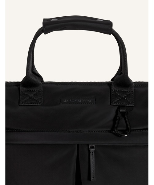 Maison Kitsune(メゾンキツネ)の「NYLON TOTE(ショルダーバッグ・メンズ・ブラック・U)」の5枚目の写真