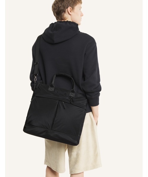 Maison Kitsune(メゾンキツネ)の「NYLON TOTE(ショルダーバッグ・メンズ・ブラック・U)」の8枚目の写真