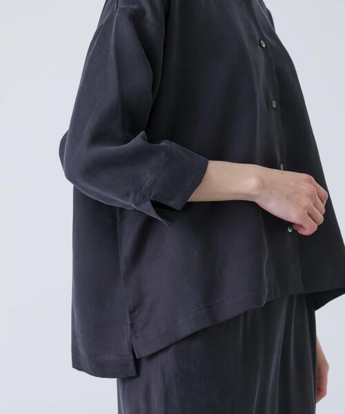 かぐれ（カグレ）の「キュプラオープンカラーシャツ（シャツ/ブラウス・レディース・ネイビー/ブラック・FREE）」の17枚目の写真