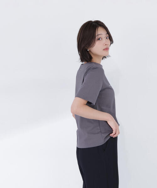 NATURAL BEAUTY BASIC（ナチュラルビューティーベーシック）の「◇メッセージロゴＴシャツ（Tシャツ/カットソー・レディース・オフホワイト/チャコールグレー/ベージュ・FREE）」の5枚目の写真