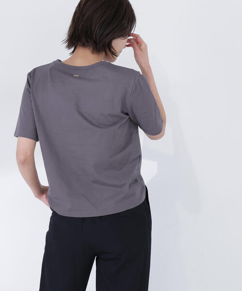 NATURAL BEAUTY BASIC（ナチュラルビューティーベーシック）の「◇メッセージロゴＴシャツ（Tシャツ/カットソー・レディース・オフホワイト/チャコールグレー/ベージュ・FREE）」の7枚目の写真
