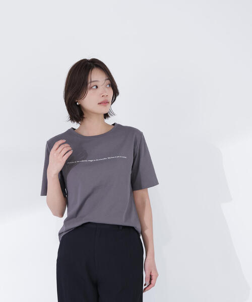 NATURAL BEAUTY BASIC（ナチュラルビューティーベーシック）の「◇メッセージロゴＴシャツ（Tシャツ/カットソー・レディース・オフホワイト/チャコールグレー/ベージュ・FREE）」の9枚目の写真