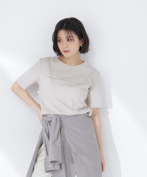 NATURAL BEAUTY BASIC（ナチュラルビューティーベーシック）の「◇メッセージロゴＴシャツ（Tシャツ/カットソー・レディース・オフホワイト/チャコールグレー/ベージュ・FREE）」の21枚目の写真
