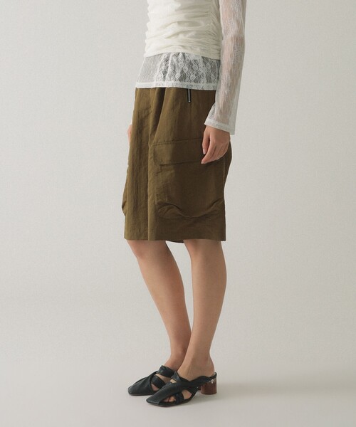 Ray BEAMS（レイビームス）の「カーゴ ハーフ パンツ（カーゴパンツ・レディース・オリーブ/ブラック・1/0）」の2枚目の写真