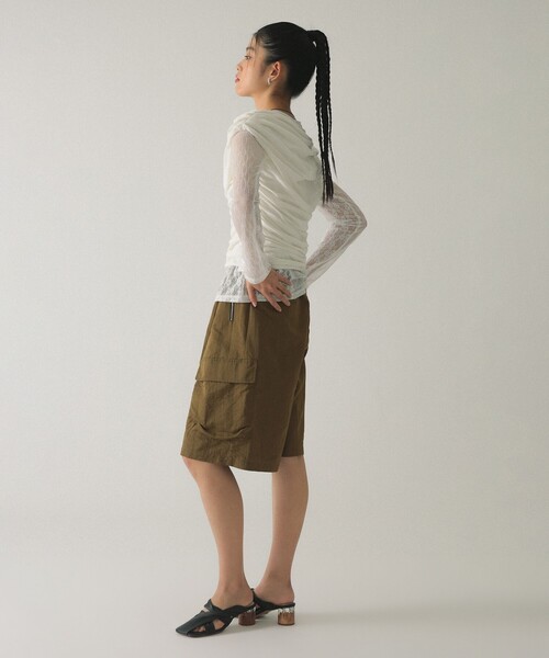 Ray BEAMS（レイビームス）の「カーゴ ハーフ パンツ（カーゴパンツ・レディース・オリーブ/ブラック・1/0）」の8枚目の写真