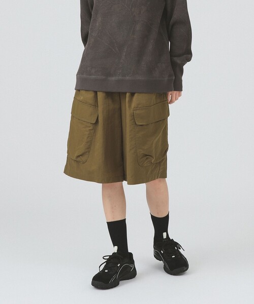 Ray BEAMS（レイビームス）の「カーゴ ハーフ パンツ（カーゴパンツ・レディース・オリーブ/ブラック・1/0）」の15枚目の写真