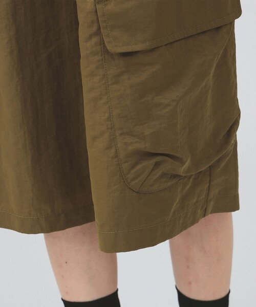 Ray BEAMS（レイビームス）の「カーゴ ハーフ パンツ（カーゴパンツ・レディース・オリーブ/ブラック・1/0）」の21枚目の写真