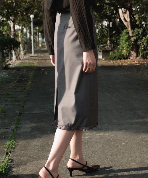 DEHEVE（デヘヴェ）の「Strap Point Frill Skirt [Gray]（スカート・レディース・アッシュグレー・SMALL/MEDIUM）」の3枚目の写真