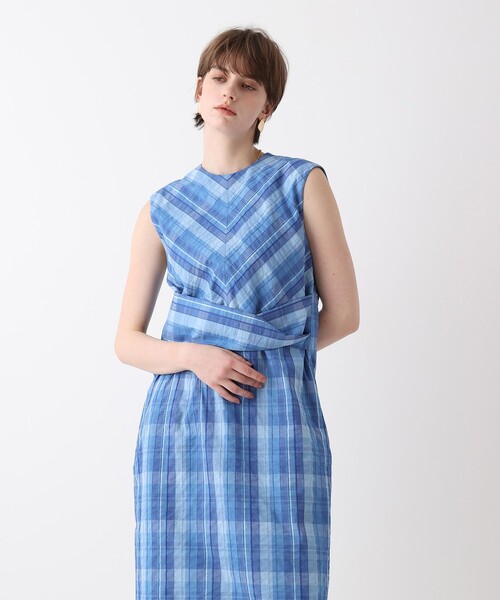 allureville（アルアバイル）の「オンブレチェックツイストワンピース（ワンピース・レディース・ブルー・2/1）」の2枚目の写真