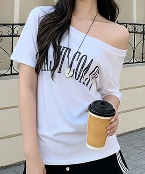 Songe（ソンジュ）の「ロゴプリントワンショルダー半袖Tシャツ（Tシャツ/カットソー・レディース・ネイビー/ブラック/ホワイト・M/L）」の2枚目の写真