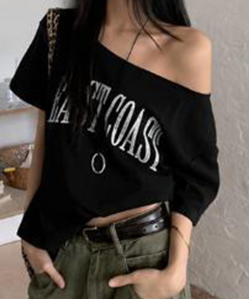 Songe（ソンジュ）の「ロゴプリントワンショルダー半袖Tシャツ（Tシャツ/カットソー・レディース・ネイビー/ブラック/ホワイト・M/L）」の3枚目の写真