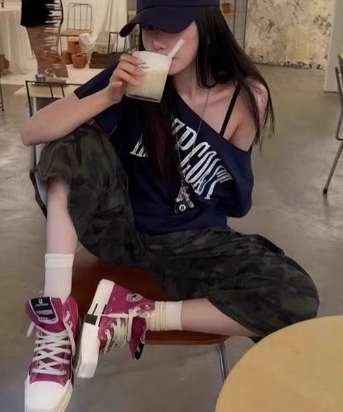 Songe（ソンジュ）の「ロゴプリントワンショルダー半袖Tシャツ（Tシャツ/カットソー・レディース・ネイビー/ブラック/ホワイト・M/L）」の6枚目の写真