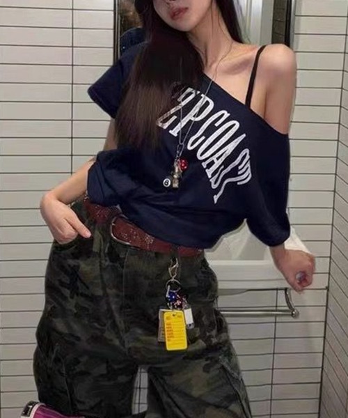 Songe（ソンジュ）の「ロゴプリントワンショルダー半袖Tシャツ（Tシャツ/カットソー・レディース・ネイビー/ブラック/ホワイト・M/L）」の21枚目の写真