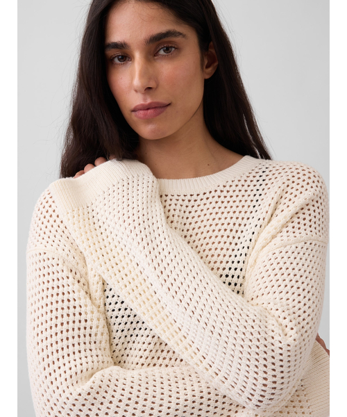 GAP(ギャップ)の「コットン100% クロシェ リラックスフィットセーター(ニット/セーター・レディース・ブラック/アイボリー・XS/S/M/L/XL/XXS)」の1枚目の写真