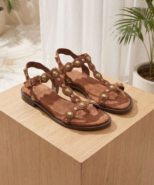 ASH（アッシュ）の「アッシュ【PHANNY】スタッズサンダル ブラウン アースカラー スエード レザー フラット 3cmヒール（サンダル・レディース・ダークブラウン・35/36/37/38/39）」の2枚目の写真